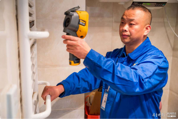 一天處理30多個(gè)供熱問題，他們有時(shí)一上午出不了一個(gè)樓棟